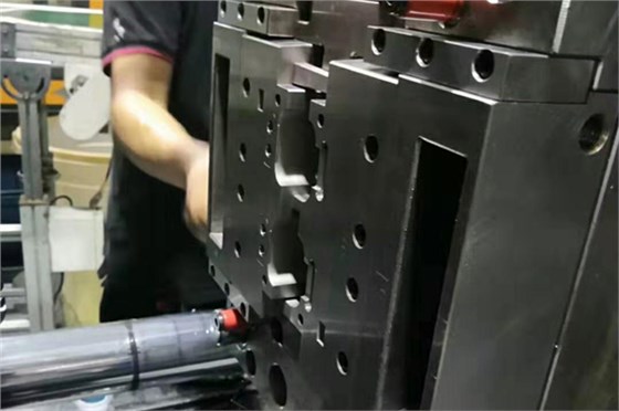 深圳藍牙耳機模具廠哪家行？博騰納13年專業(yè)對口您不了解一下？